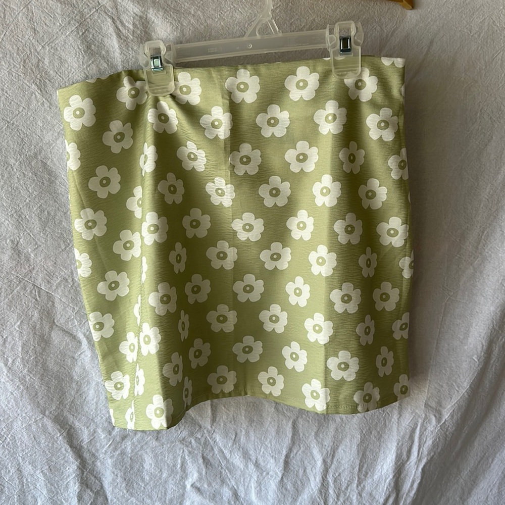 Green flower mini skirt